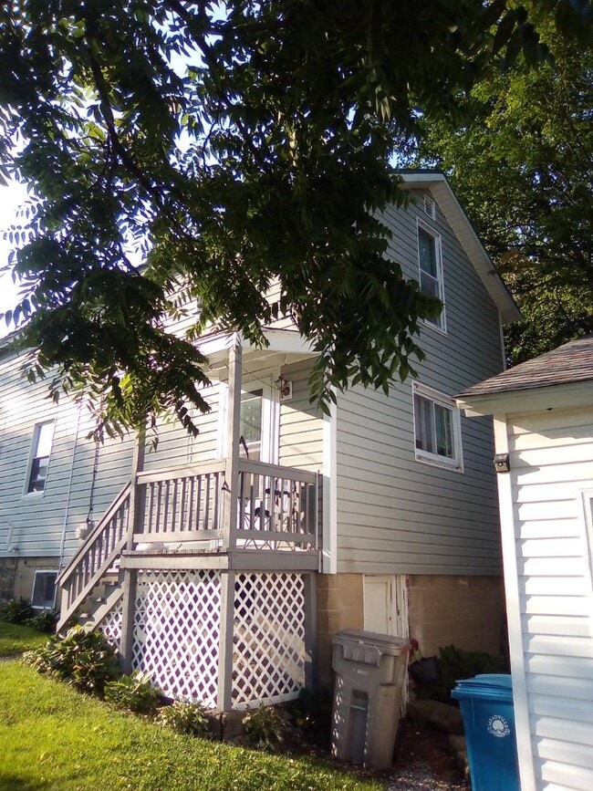 Photo - 703 1/2 Highland Ave