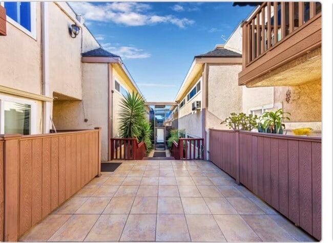 Building Photo - 2852 Sawtelle Blvd