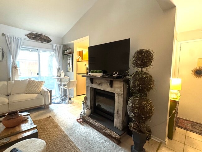 Photo - 137 Burgundy Hill Ln Unit 137