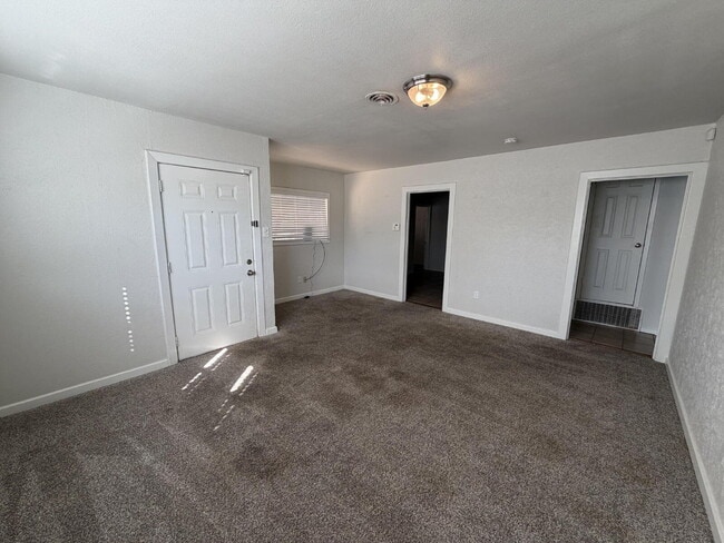 Photo - 2404 25th St