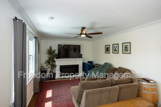 Photo - 6197 Edwards Dr