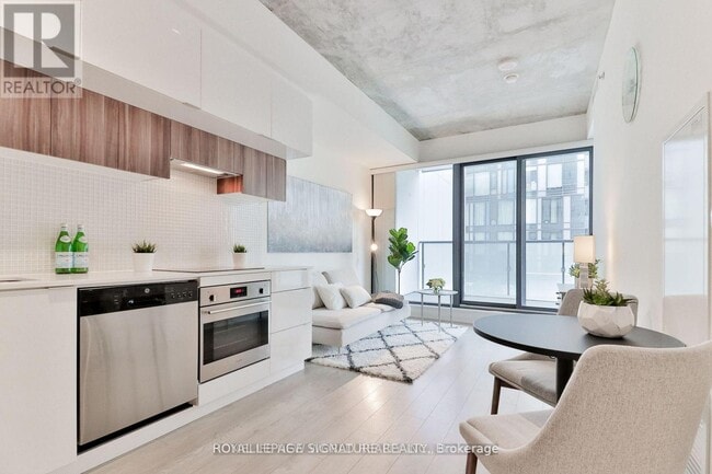Photo - 185 Roehampton Ave Unité 219