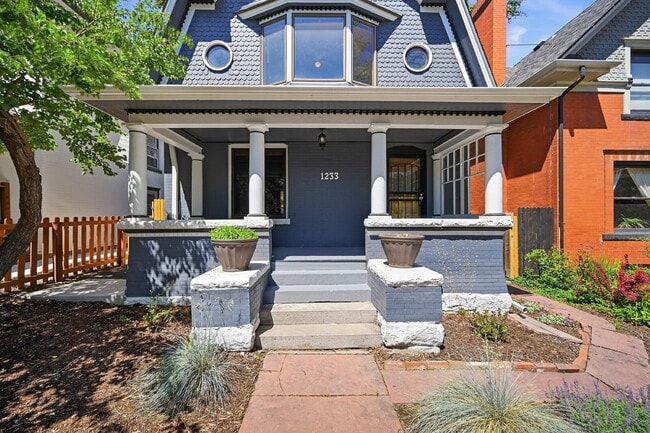 Building Photo - $2,895.95, 3 Beds - 2 Bath, Single Family Home in Denver with Washer and Dryer!