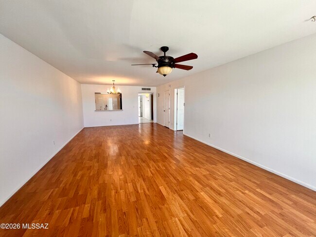5526 N Arroyo Grande Dr