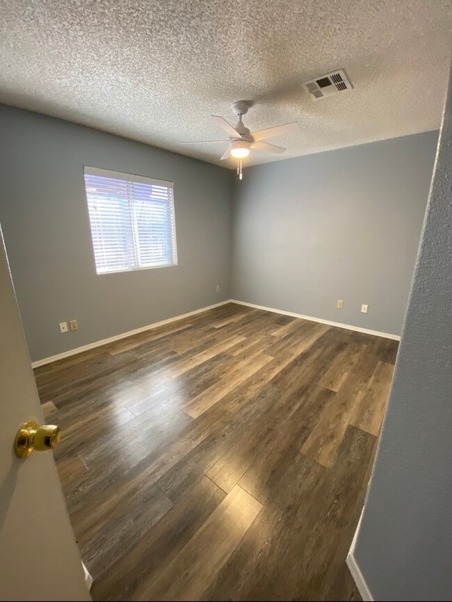 Photo - 8881 E Rose Tree St Unidad East Room