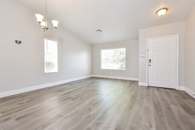 Photo - 3015 W Hammer Ln