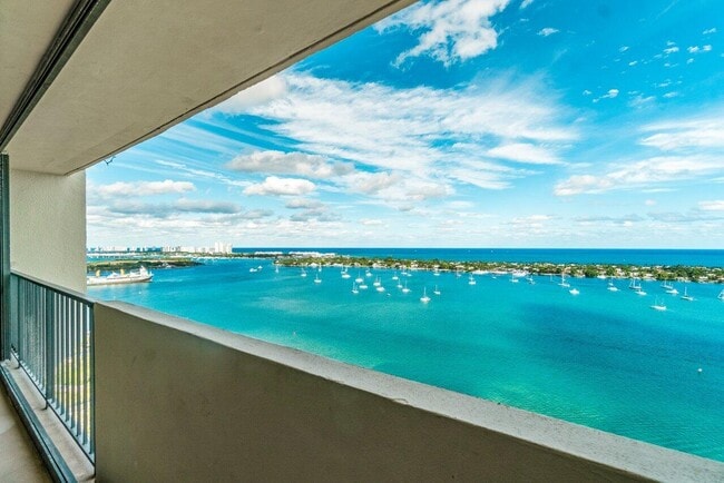 Building Photo - 5200 N Flagler Dr Unit Ph 108