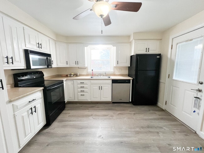 Photo - 458 Meadowside Rd