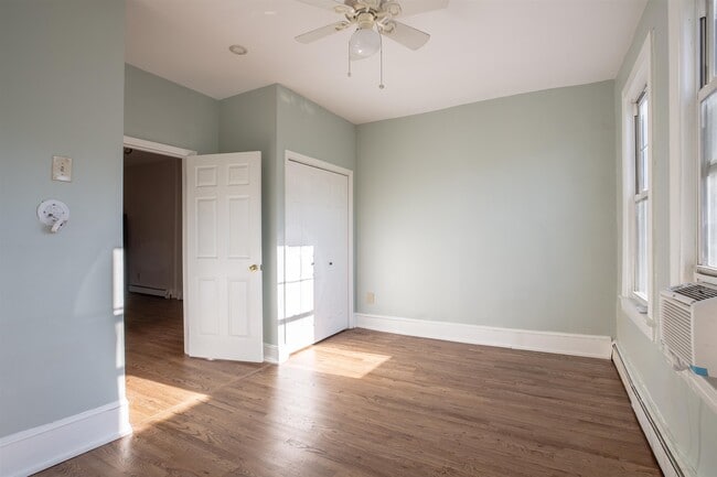 Building Photo - 302 Park Ave Unit 3 Rental