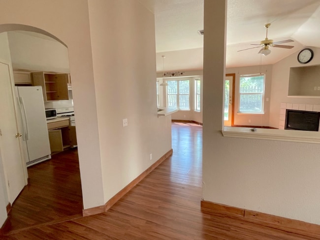 Photo - 218 Sunshadow Dr