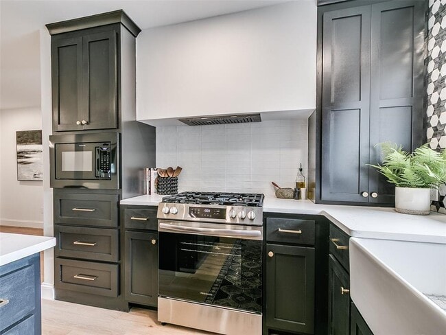 Photo - 700 Greenwood Dr