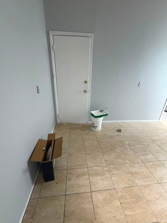 Photo - 93 Maple St Unit 1R