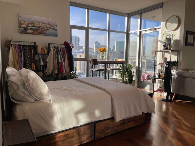 Building Photo - San Diego Downtown  Gaslamp Quarter Furnished  Studio -Available NOW! Unit #1109