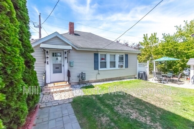 Building Photo - 204 Alsace St Rental