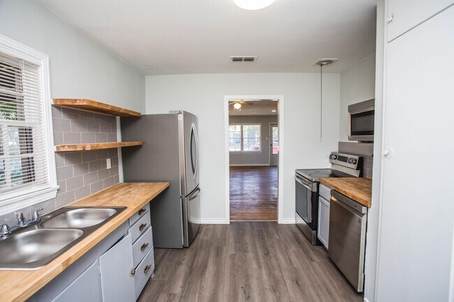 Photo - 2409 26th St