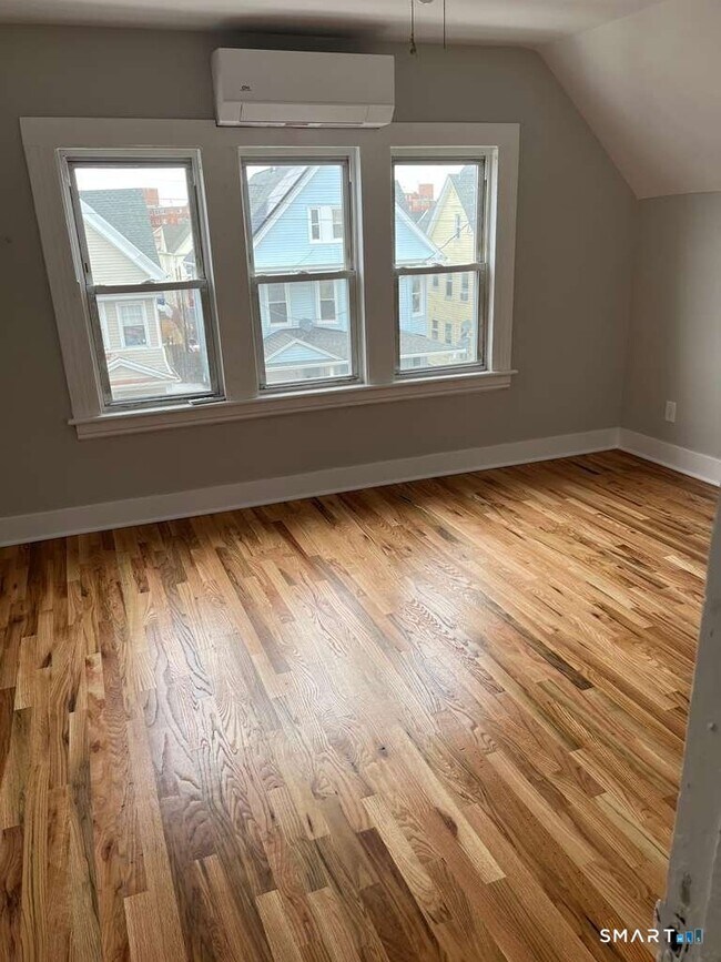 Photo - 85 James St Unit 3rd