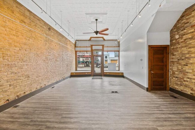 Building Photo - 232 Main St Unit Lower