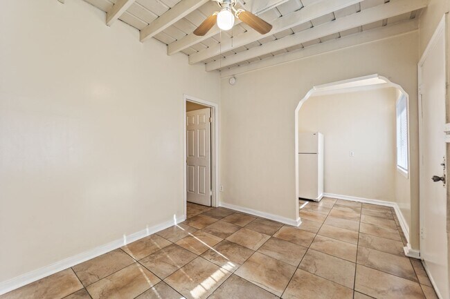 709 1/2 E 108th