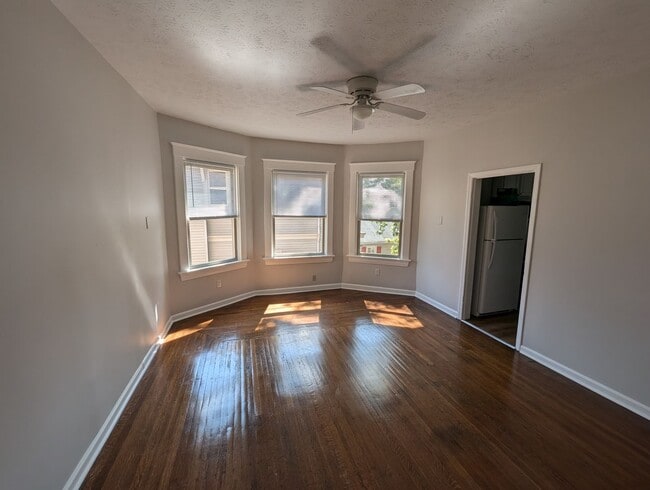 Building Photo - Spacious! 4-Bed and 2-Full Bath Unit 3811 Spencer Apt #2