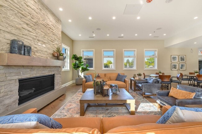 Acclaim at Hinsdale Lake