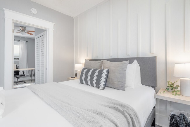 Photo - 517 W Idlewild Ave Unit ID1053146P