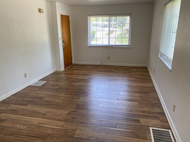 Photo - 2170 W Schantz Ave Unit 4