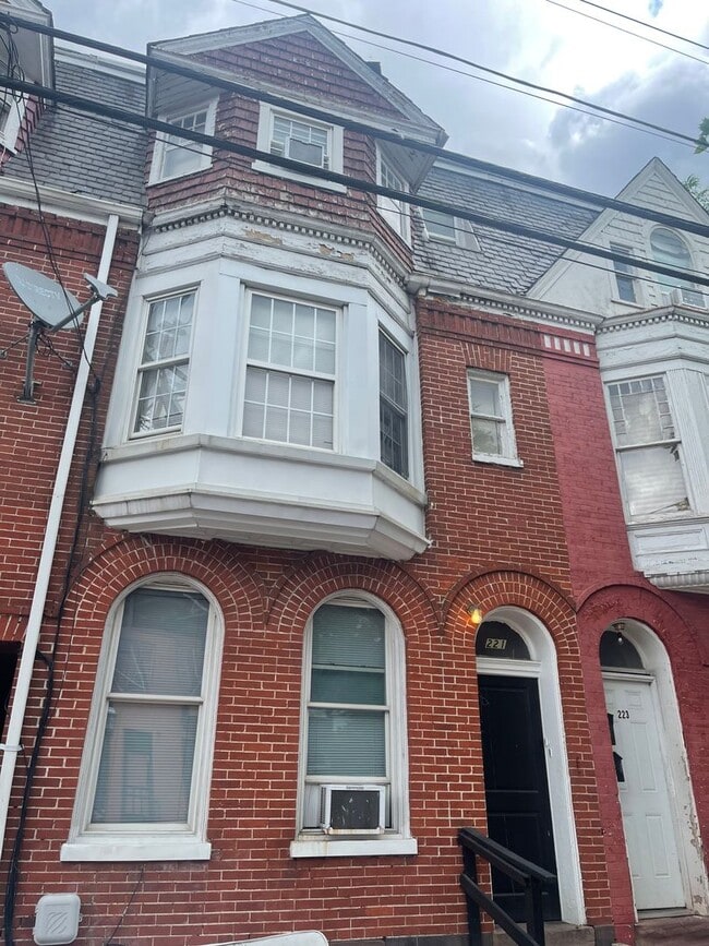 Photo - 221 S Pine St Unit APT #1