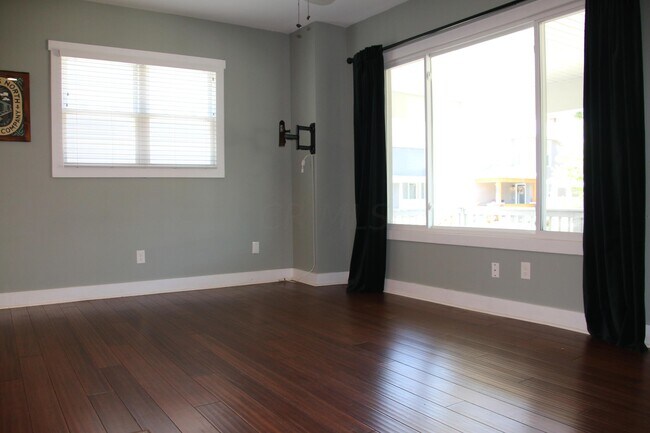 Photo - 723 Siebert St