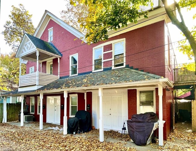 Building Photo - W 54th Triplex Unit 1