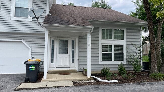 Building Photo - 113 Hazelnut Dr