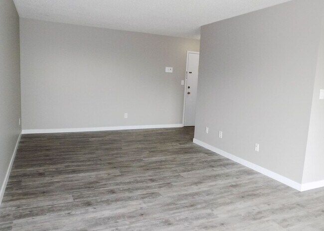 Photo - 8111-8196 StreetBlock D - 121