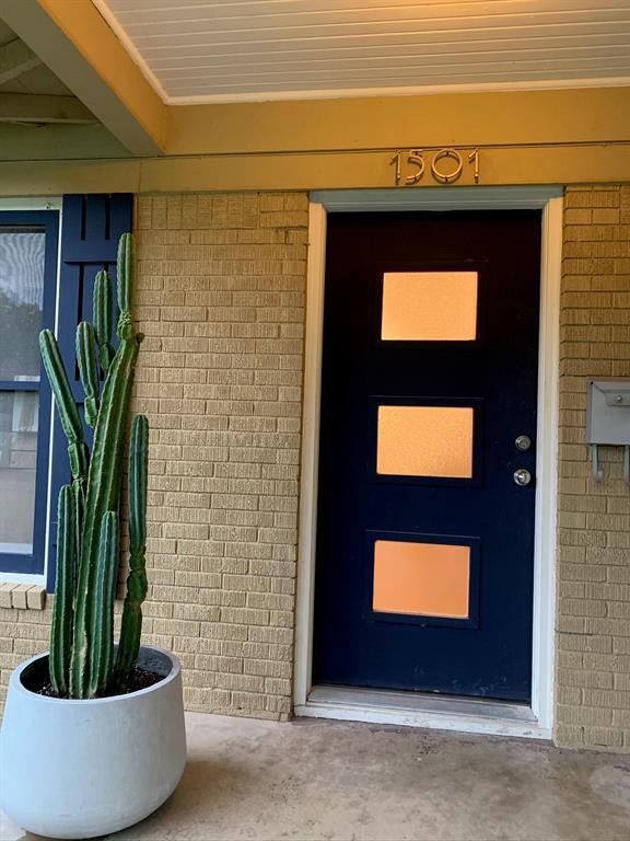 Photo - 2211 1/2 Pasadena Dr