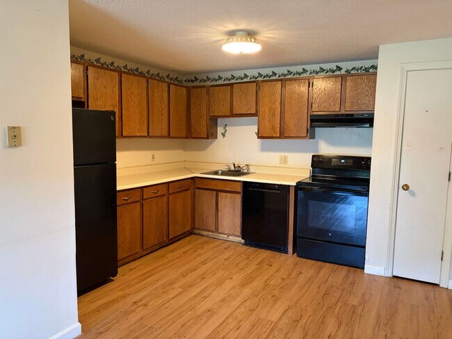 Photo - 904 White Cedar Blvd