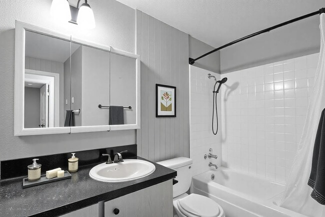 Photo - Lindbrook Apartments - Puyallup