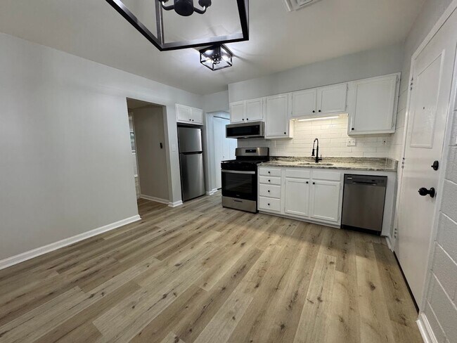 Photo - 2205 Hathaway Dr Unit 2205 Hathaway Dr B