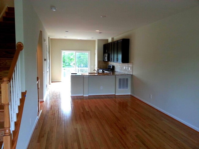 Photo - 3100 Waterloo Ln