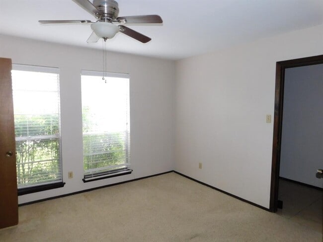 Photo - 2513 McGregor Dr