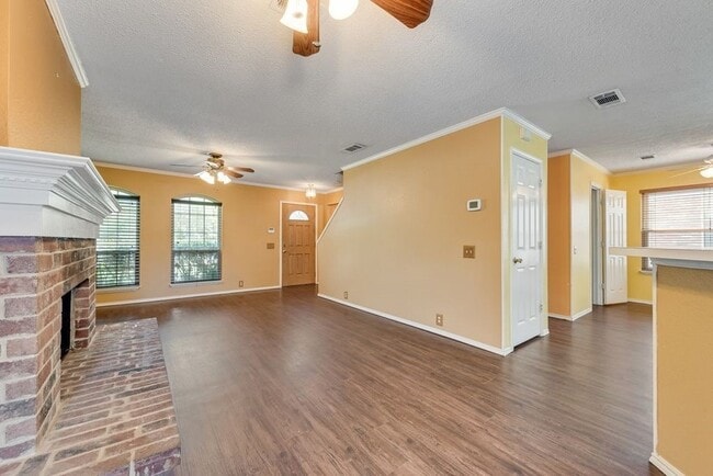 Photo - 220 High Pointe Ln