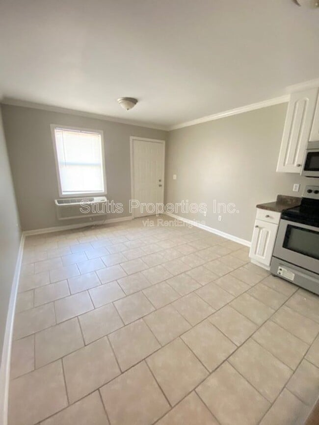 Building Photo - 414 Hermitage Dr Unit 1