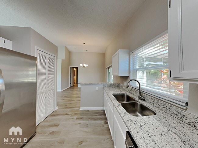 Photo - 915 River Wind Ave