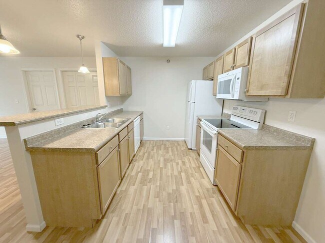 Building Photo - Maple Creek Apartments