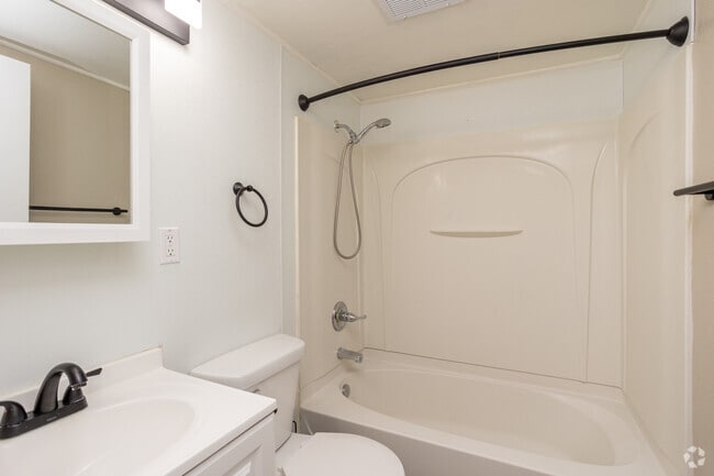 2BR, 1BA - 750SF - Bathroom