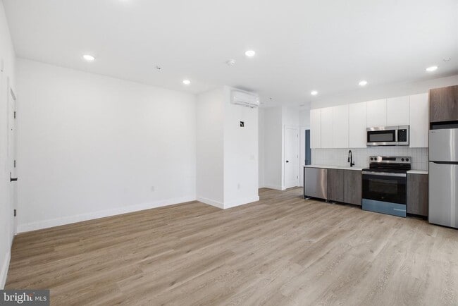 Building Photo - 613 Brooklyn St Unit 10