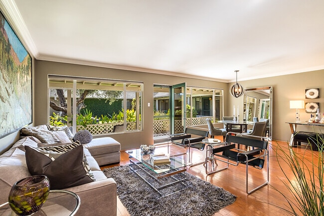 Folleto - 543 W Coronado Rd Unidad 4