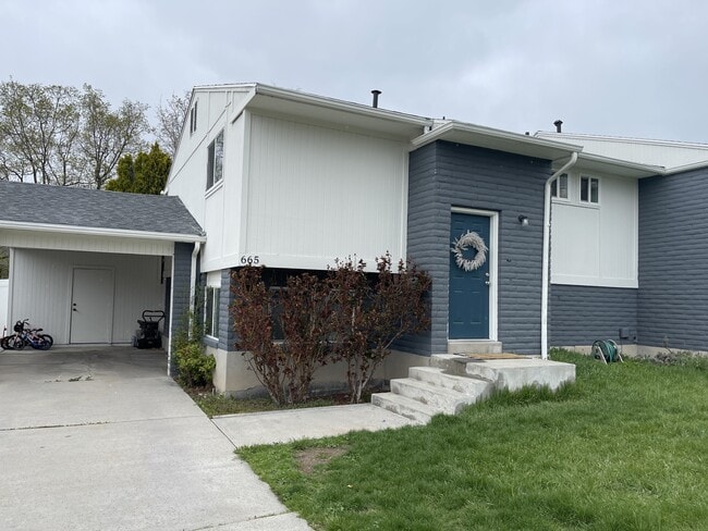 Building Photo - 665 E Malibu Dr