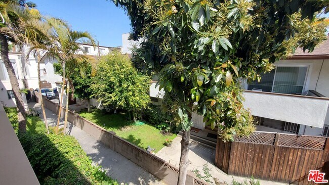 Photo - 1438 S Barrington Ave Unidad 1