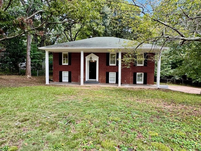 Building Photo - 508 Landers Dr SW