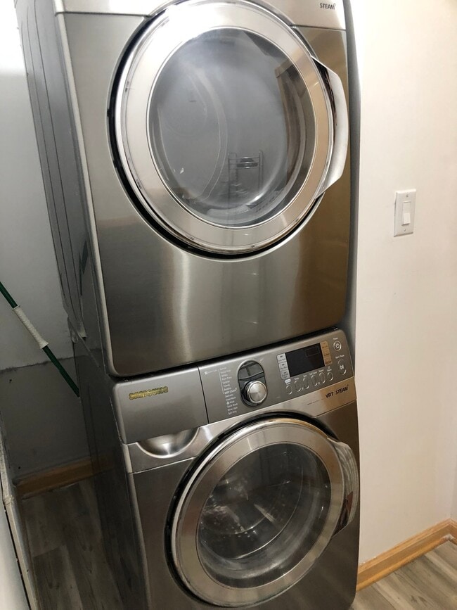 Photo - 2418 Perry St