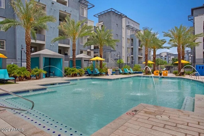 Building Photo - 1033 N Parkside Dr Unit ST