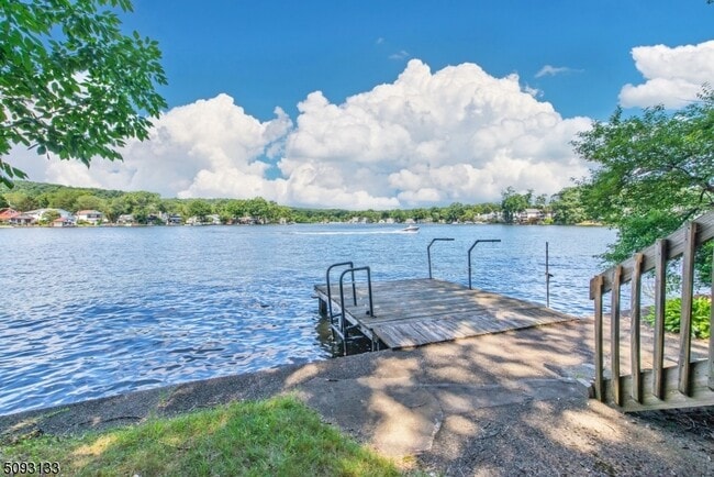 Building Photo - 21 E Shore Rd